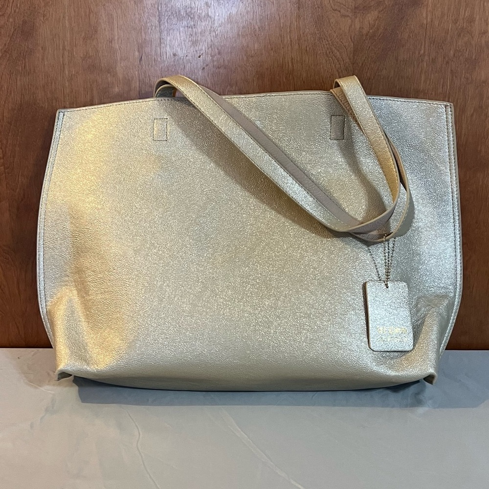 Nwt Reversible Vegan Leather Tote Bag with Clutch
